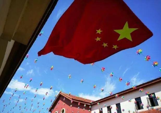 妈妈很强势，什么都要逼着我按她想法做，不然各种和你吵架，爸爸平时一开口就骂我，不然我说任？
