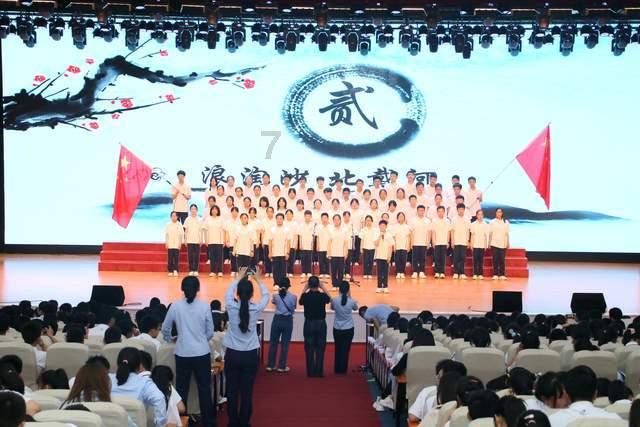泸州龙马潭: 巧手“剪”出年味儿